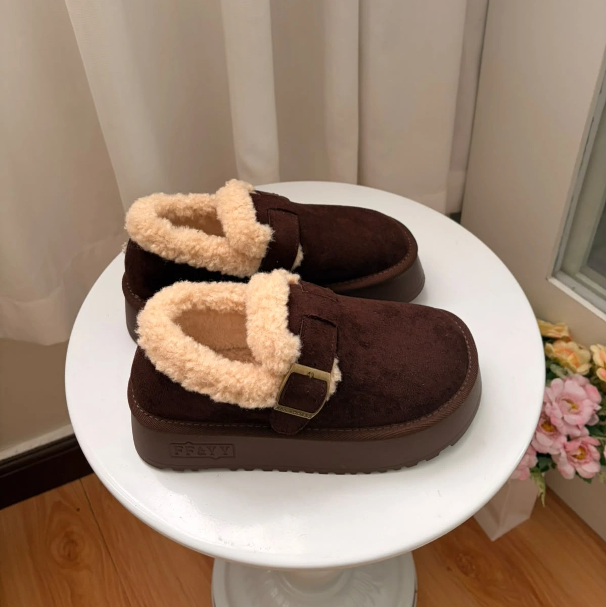 Solana Uggs 4