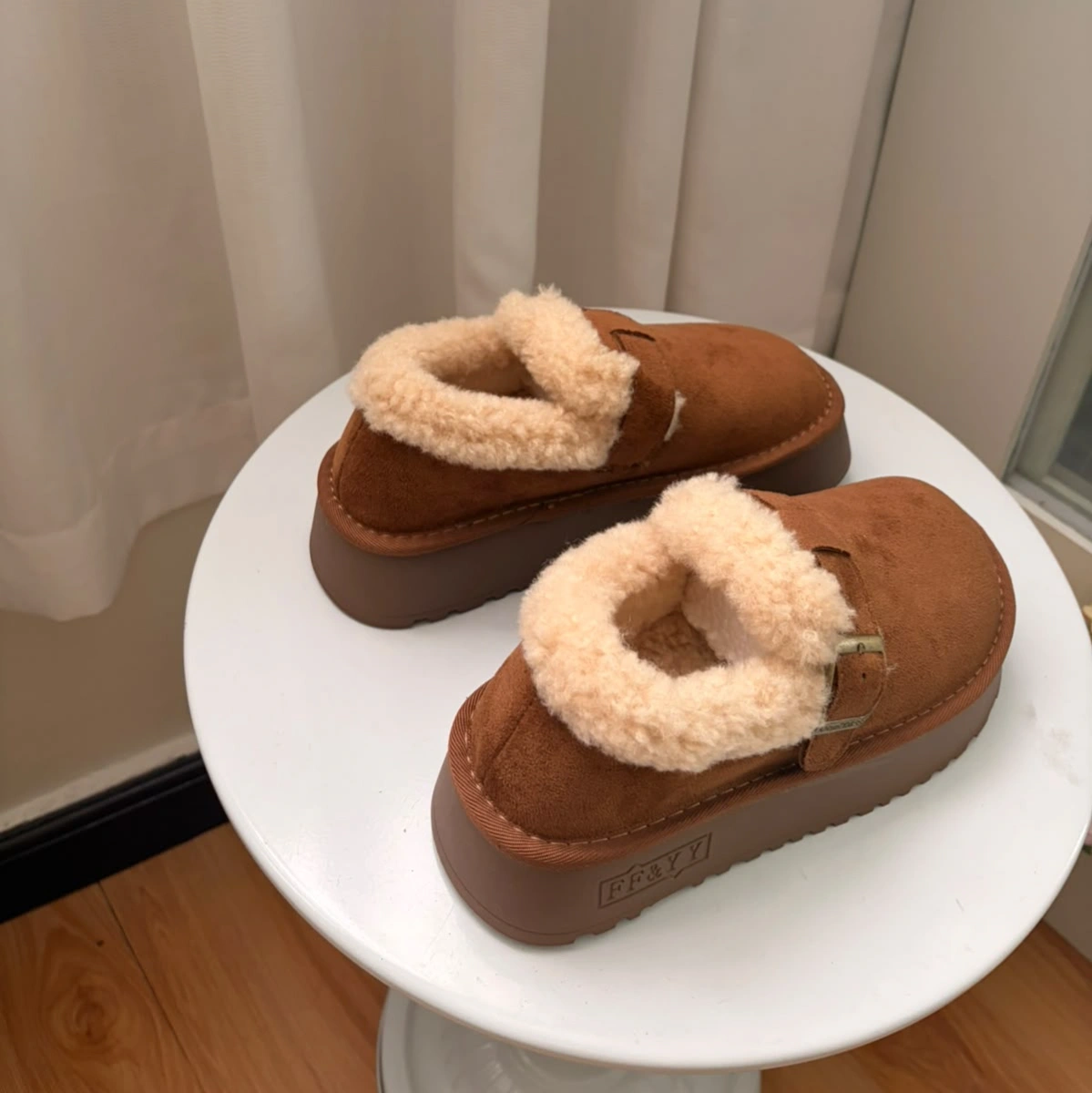 Solana Uggs 7