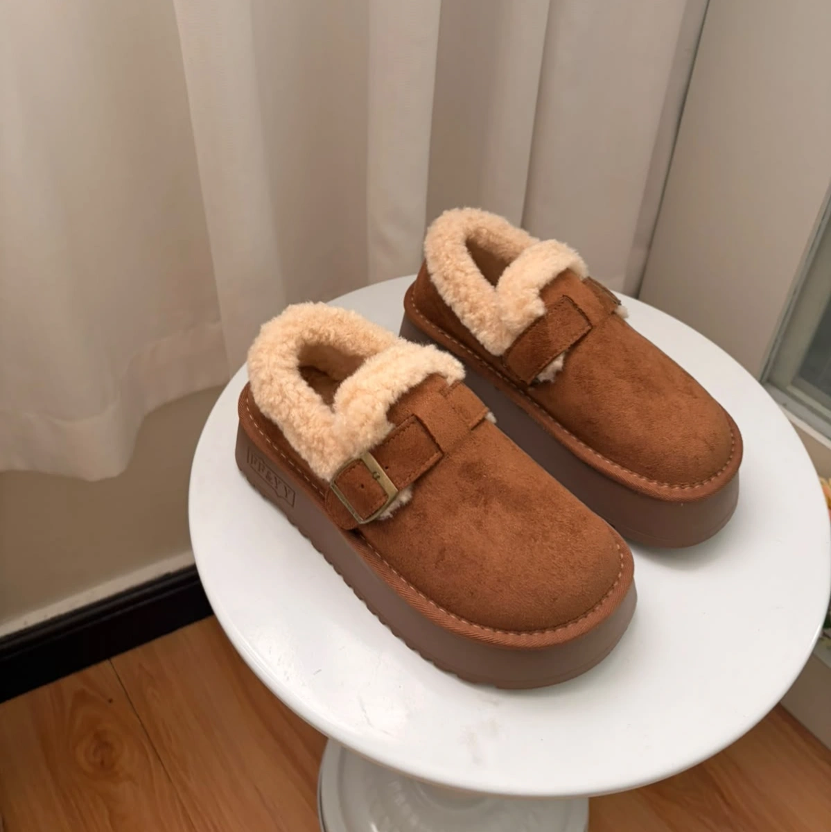 Solana Uggs 6