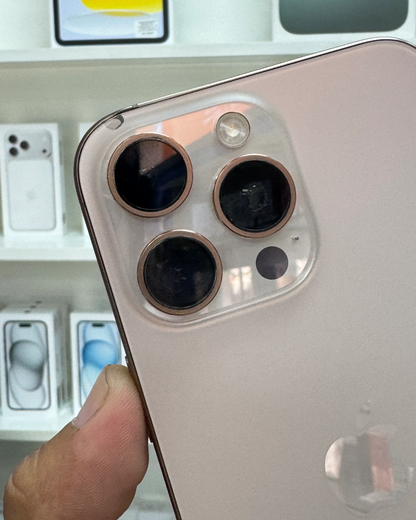 iPhone 16 Pro Max (256gb) 3