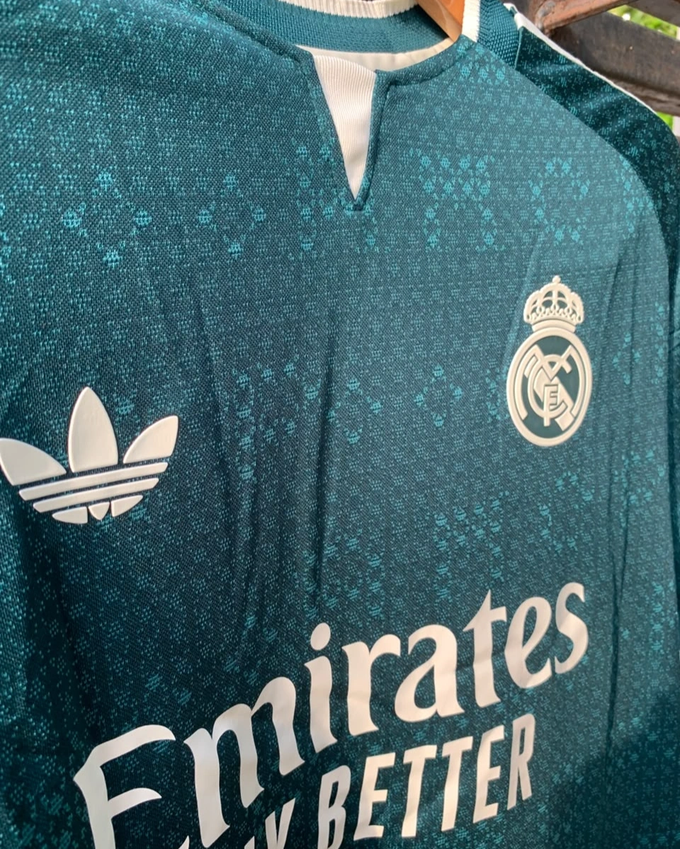 Real Madrid Away Jersey 2026/27 – Player Version – Green Football Shirt – Emirates Fly Better 5