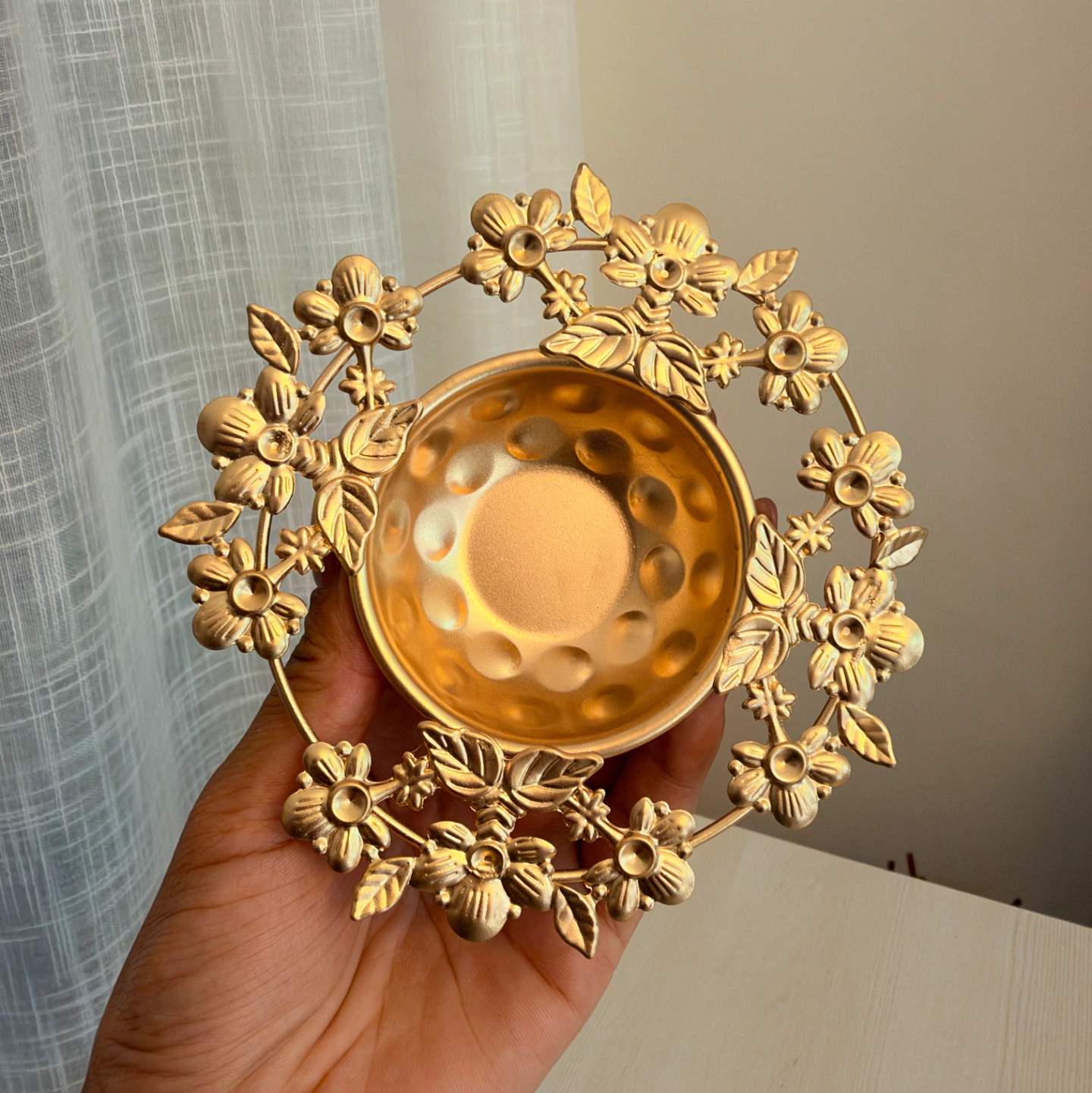 Golden floral wrap urli 1