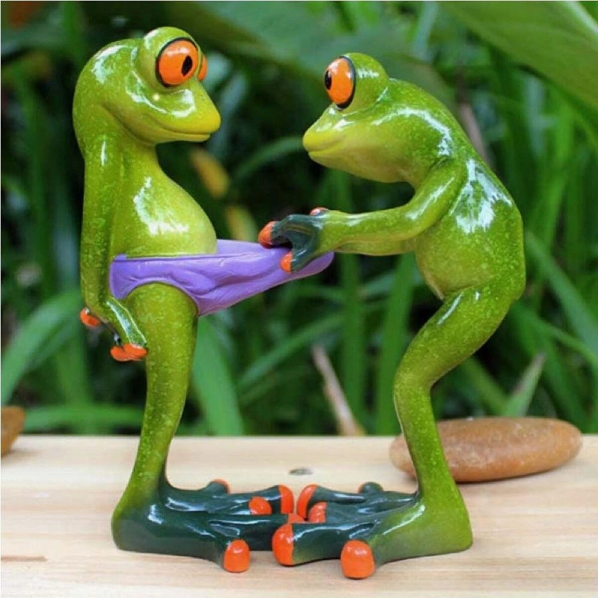 ID Studio Nepal Playful Frog Couple Decorative Figurine for Living Room, Tabletop & Garden Décor 2